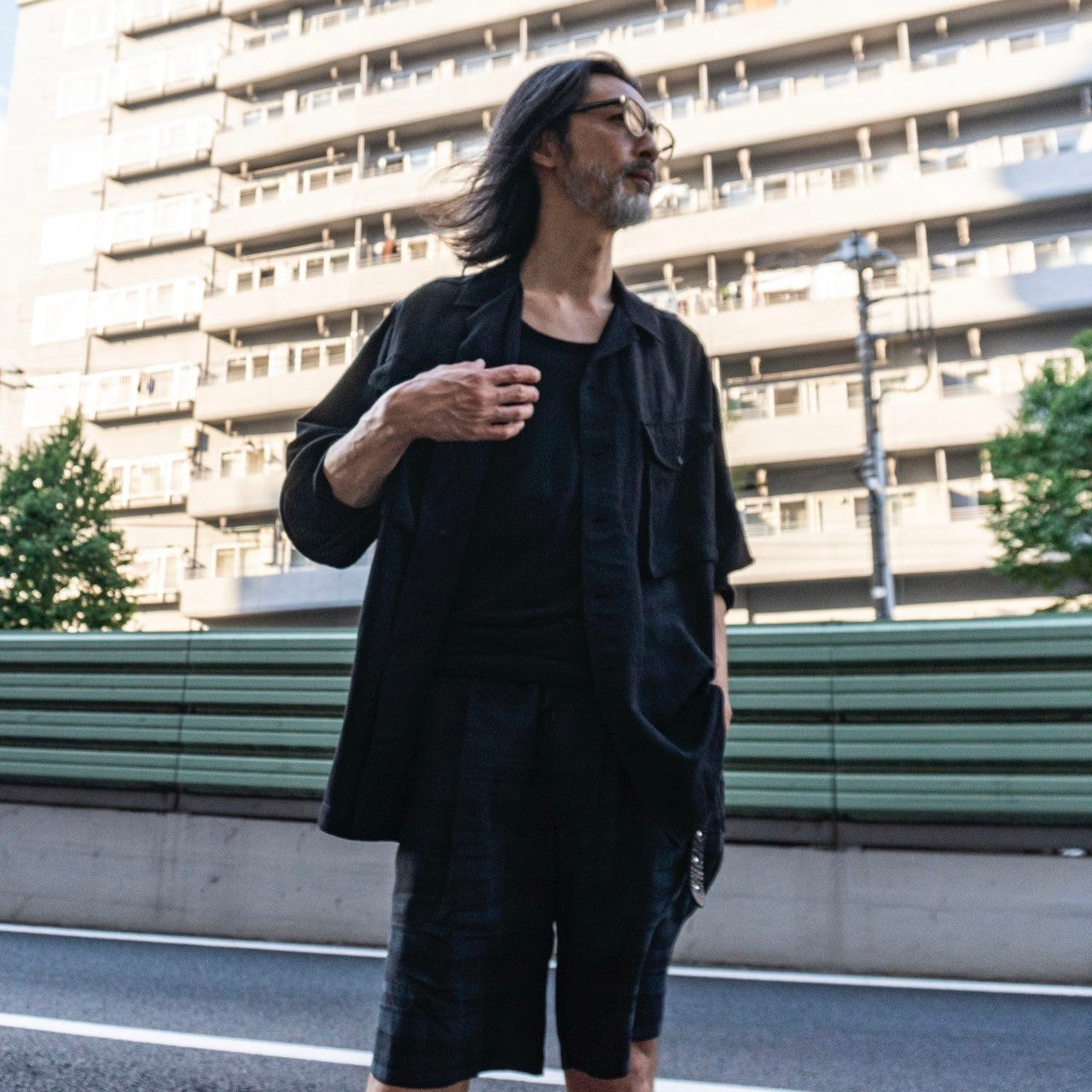 『ショートパンツ』を大人っぽく着こなすには?