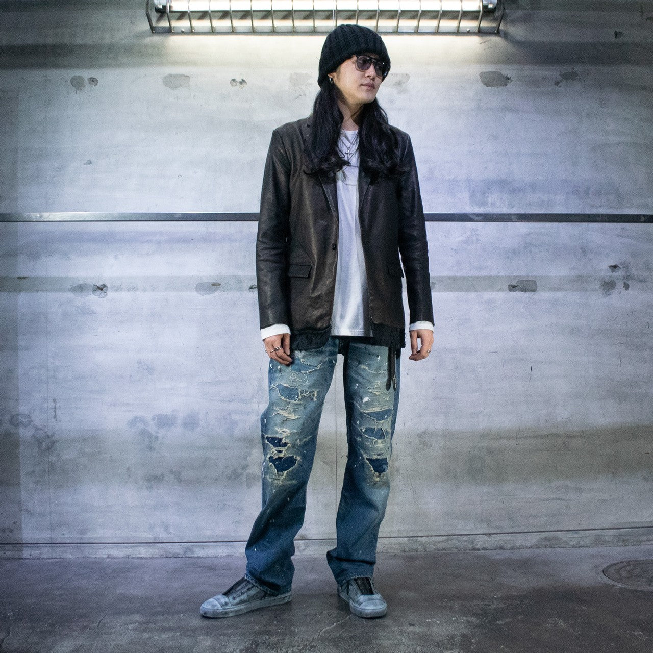 Coordinates with black dyed Ezo deer white tanned jacket "BONO