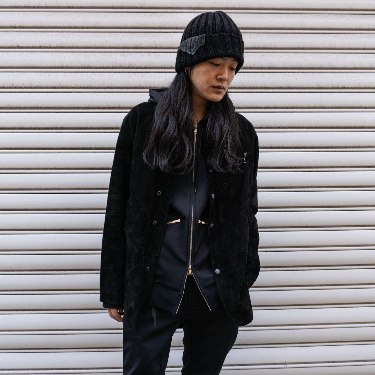From winter to spring with the calf suede "TRAMPER" coat that is both warm and stylish!