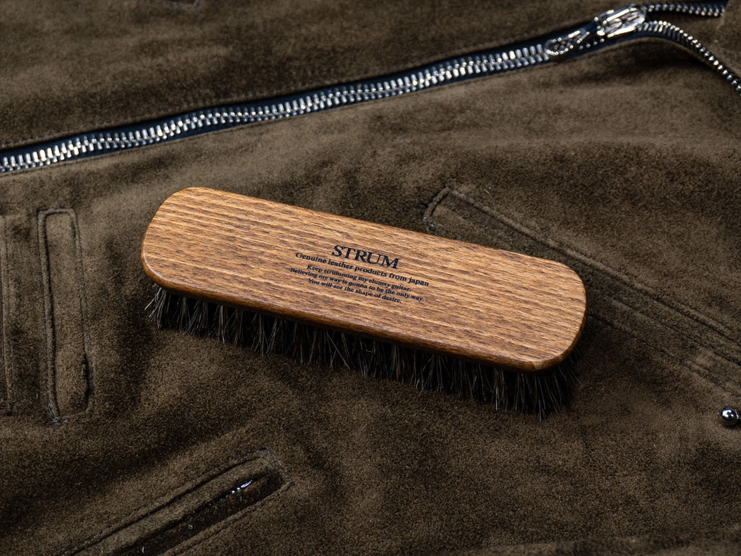 SUEDE CARE BRUSH PRESENT EVENT