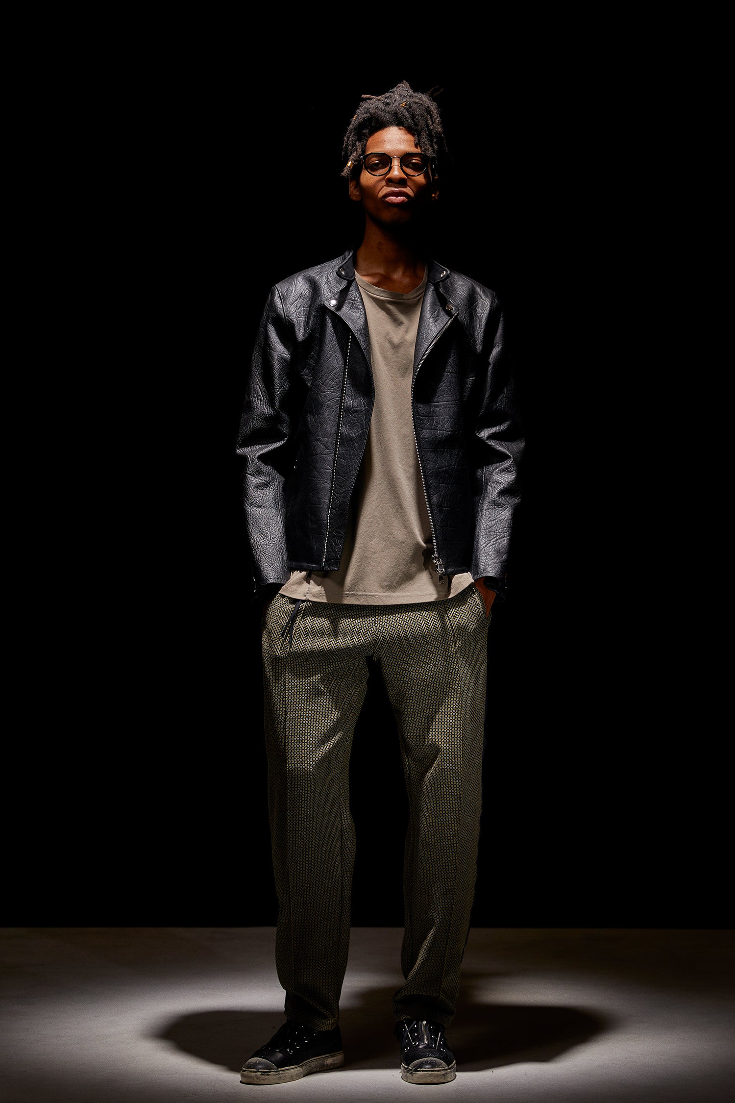 Load image into Gallery viewer, Poly-Rayon Stretch Dobby Track Tapered Pants - YELLOW x NAVY
