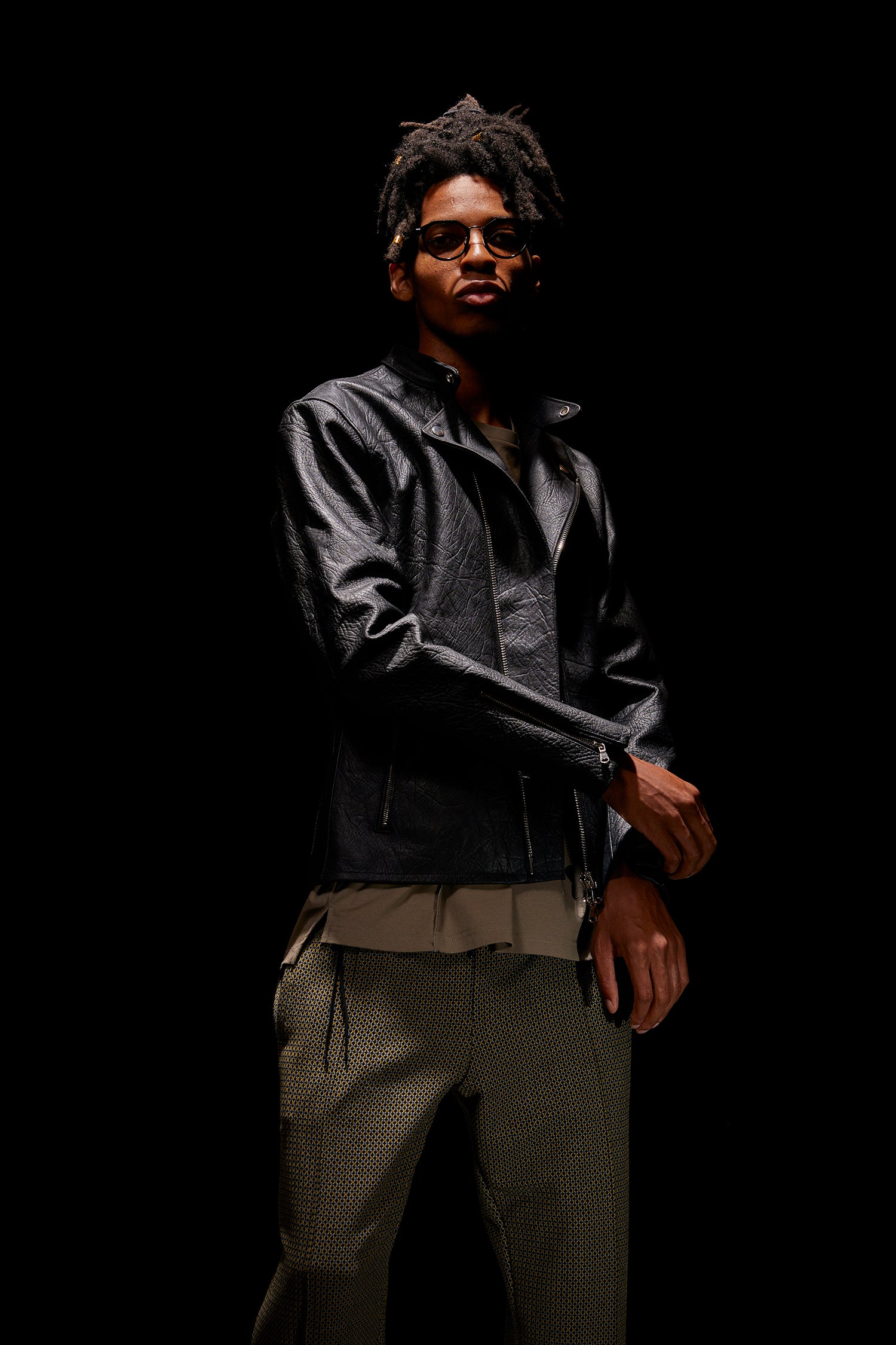 Load image into Gallery viewer, Poly-Rayon Stretch Dobby Track Tapered Pants - YELLOW x NAVY