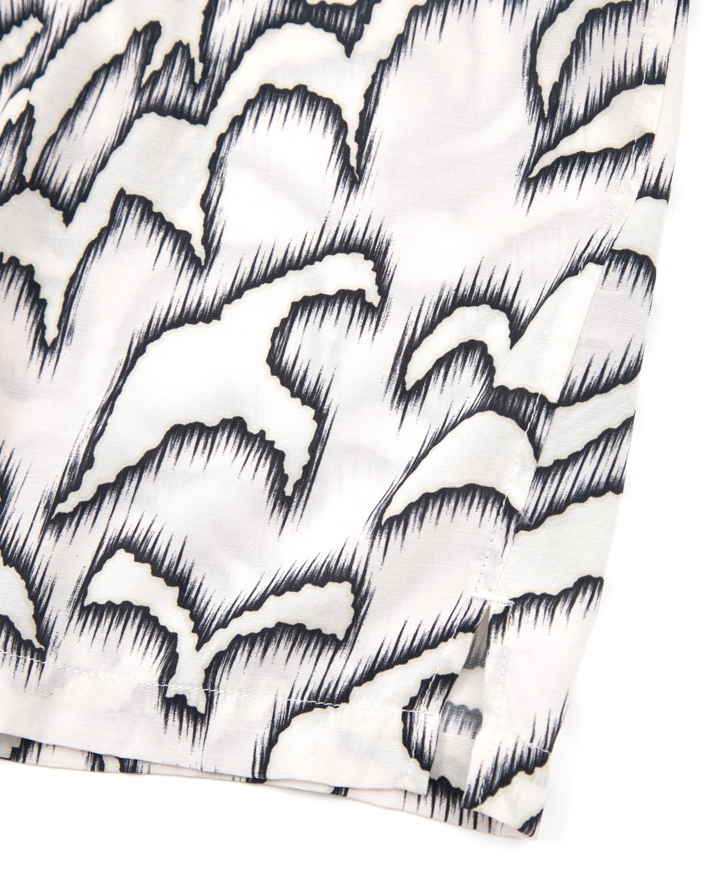 Load image into Gallery viewer, Cupra rayon print H/S open collar shirt - WHITE