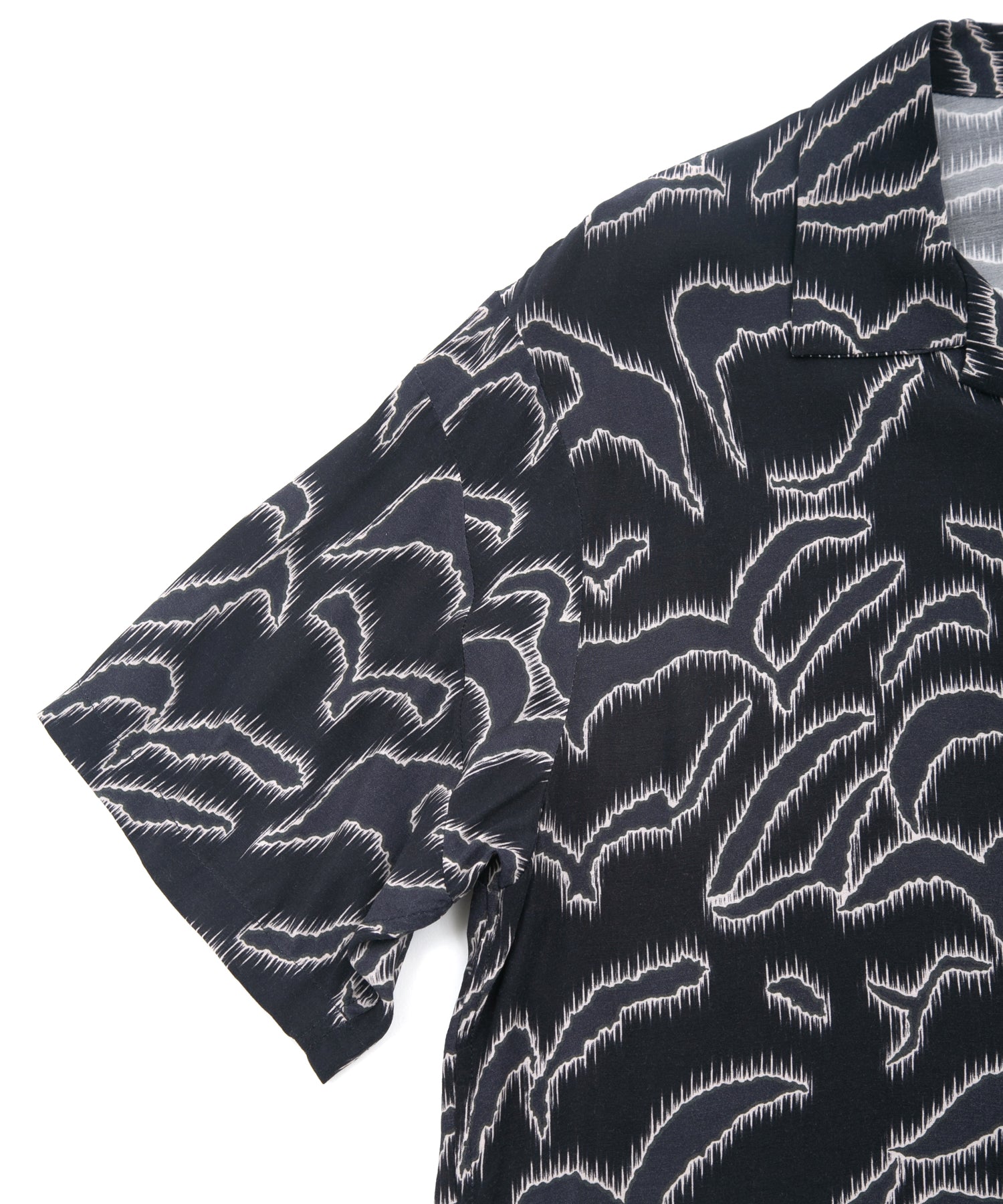 Load image into Gallery viewer, Cupra Rayon Print H/S Open Collar Shirt - BLACK
