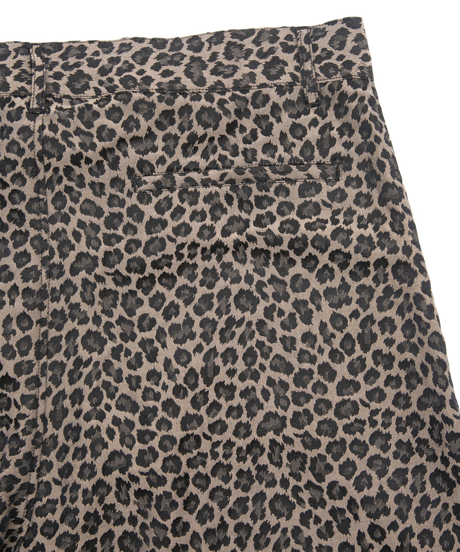 Load image into Gallery viewer, Nylon Cotton Two-Bath Dyed Leopard Jacquard Shorts - BROWN
