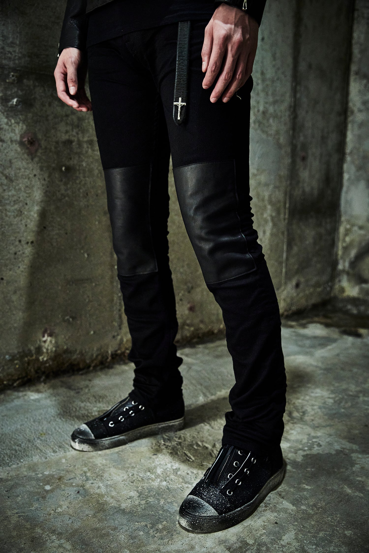 Load image into Gallery viewer, 11oz Organic Cotton Stretch Denim "TIGHT JOE" Tight Straight Jeans ONE WASH & LEATHER W KNEES , POCKET / BLACK
