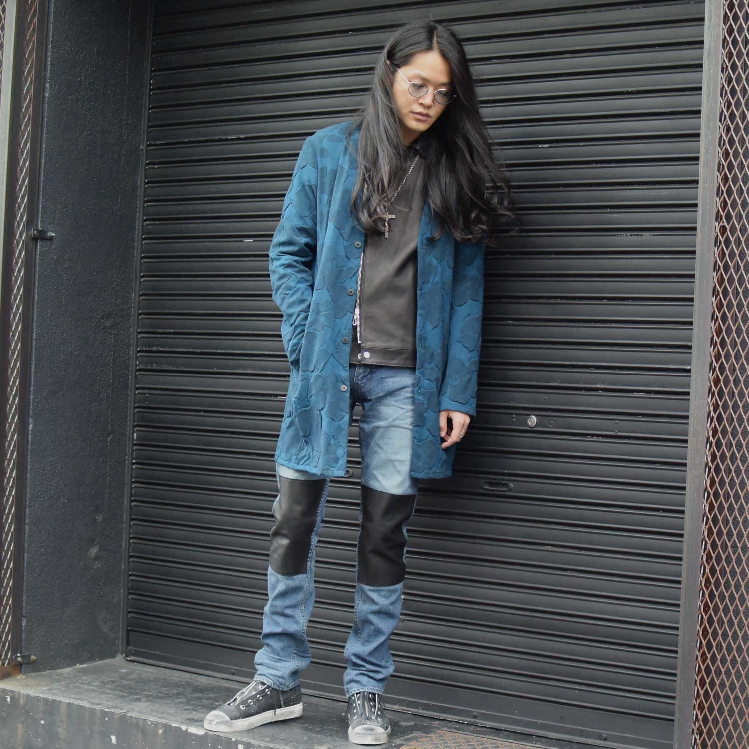 Load image into Gallery viewer, 12.5oz Organic Cotton Stretch Denim "TIGHT JOE" Tight Straight Jeans USED PROCESSING & LEATHER W KNEES , POCKET / INDIGO