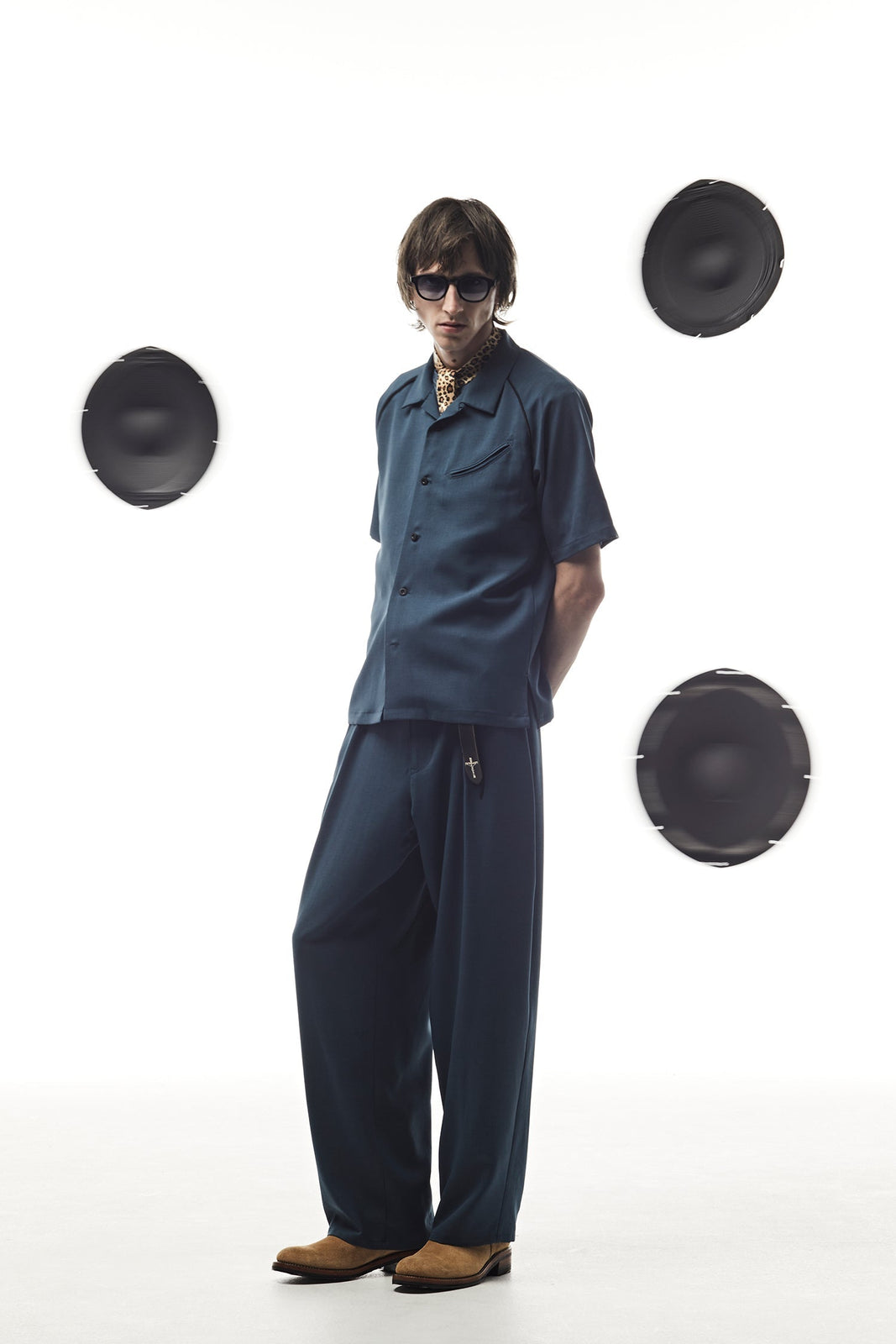 LOOK 02