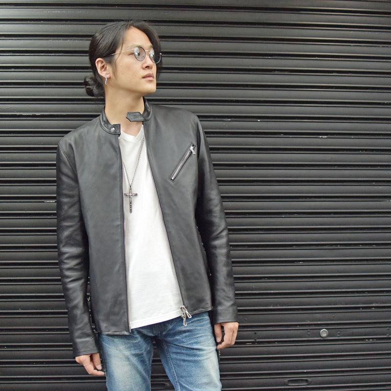 革ジャンのインナーとしてデザインされたTシャツ