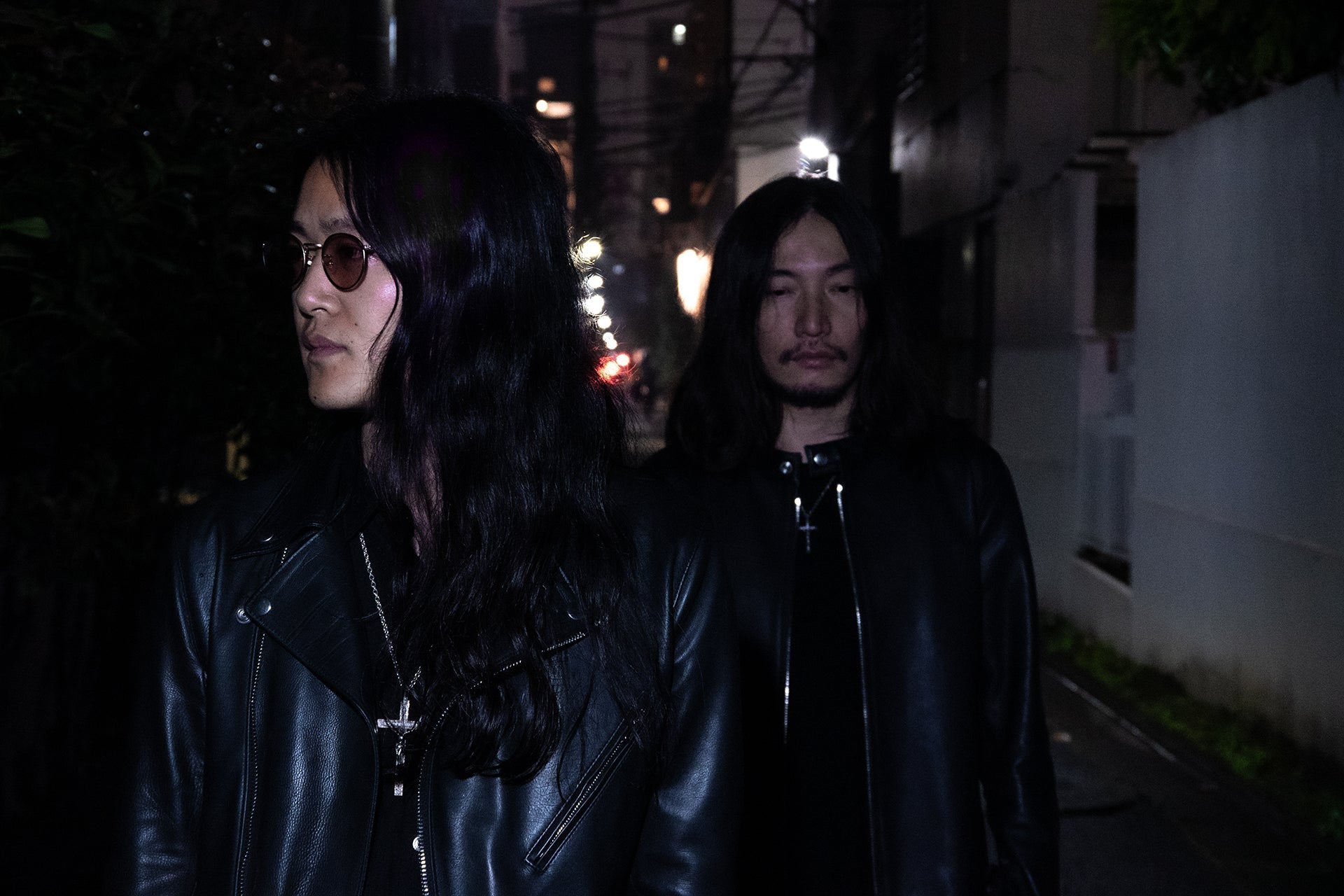 オイルカーフの革ジャンで魅せる、オールブラックコーデ2選 – STRUM