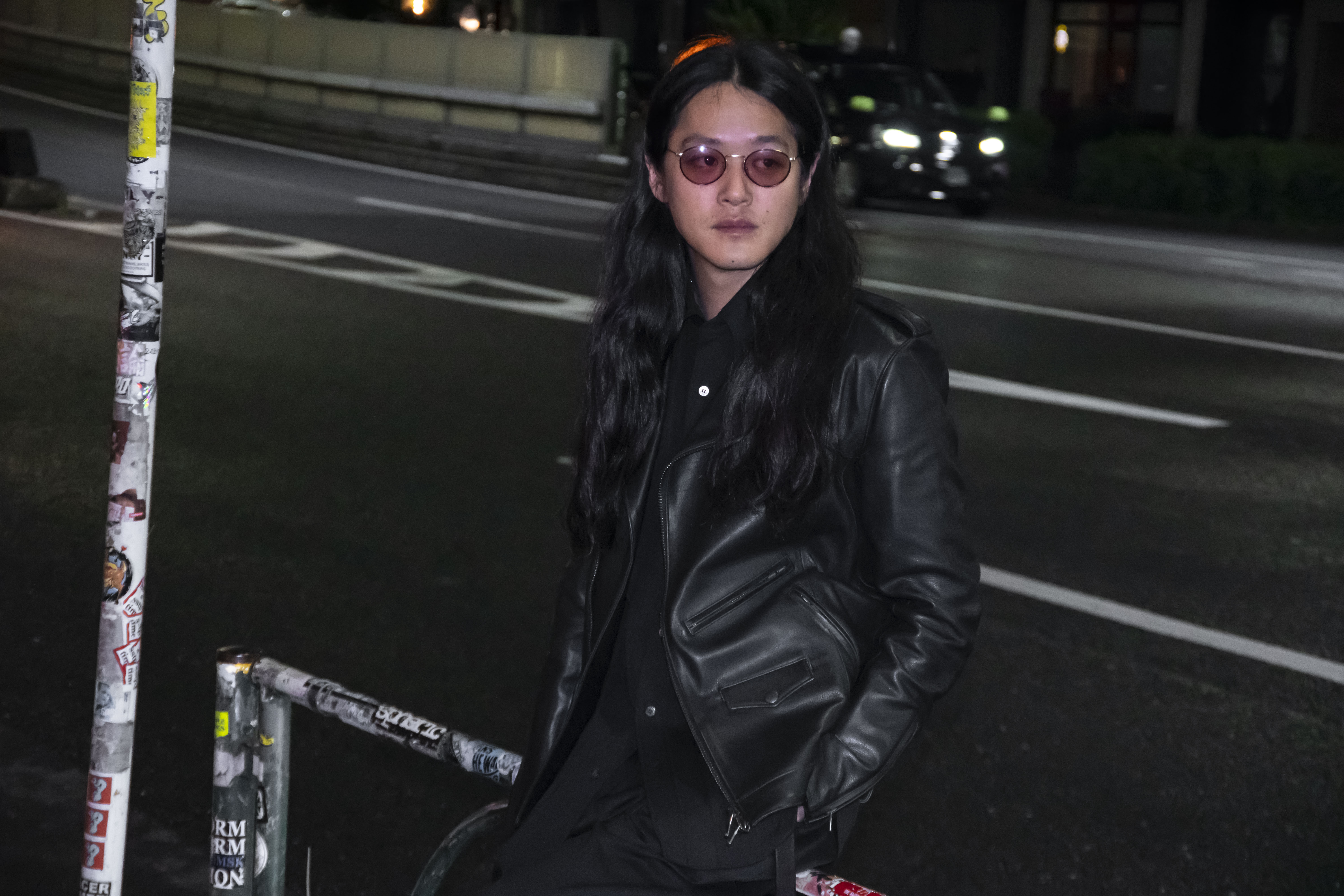 オールブラック仕様「ROM [DARK]」登場。モードとミリタリーを纏う新作