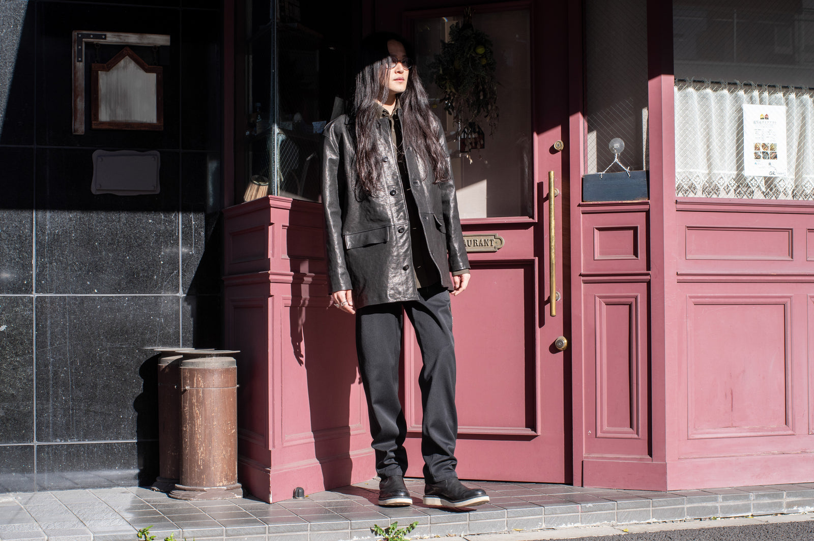 武骨なレザーで仕立てる、現代的カーコート LEFTY – STRUM OFFICIAL