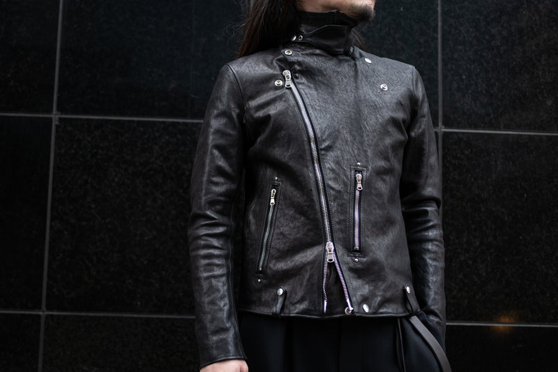 STRUMを象徴するシュリンクホースハイド HI-FLYER ブラックコーデ2選