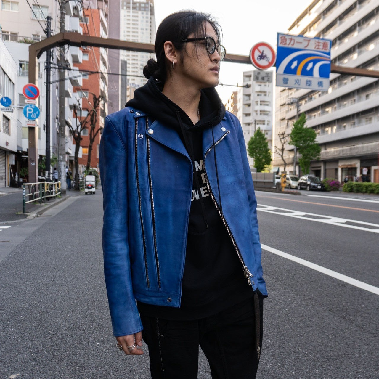 フロントのダブルファスナーが特徴的な新色Burning dyed 『RAVEN』