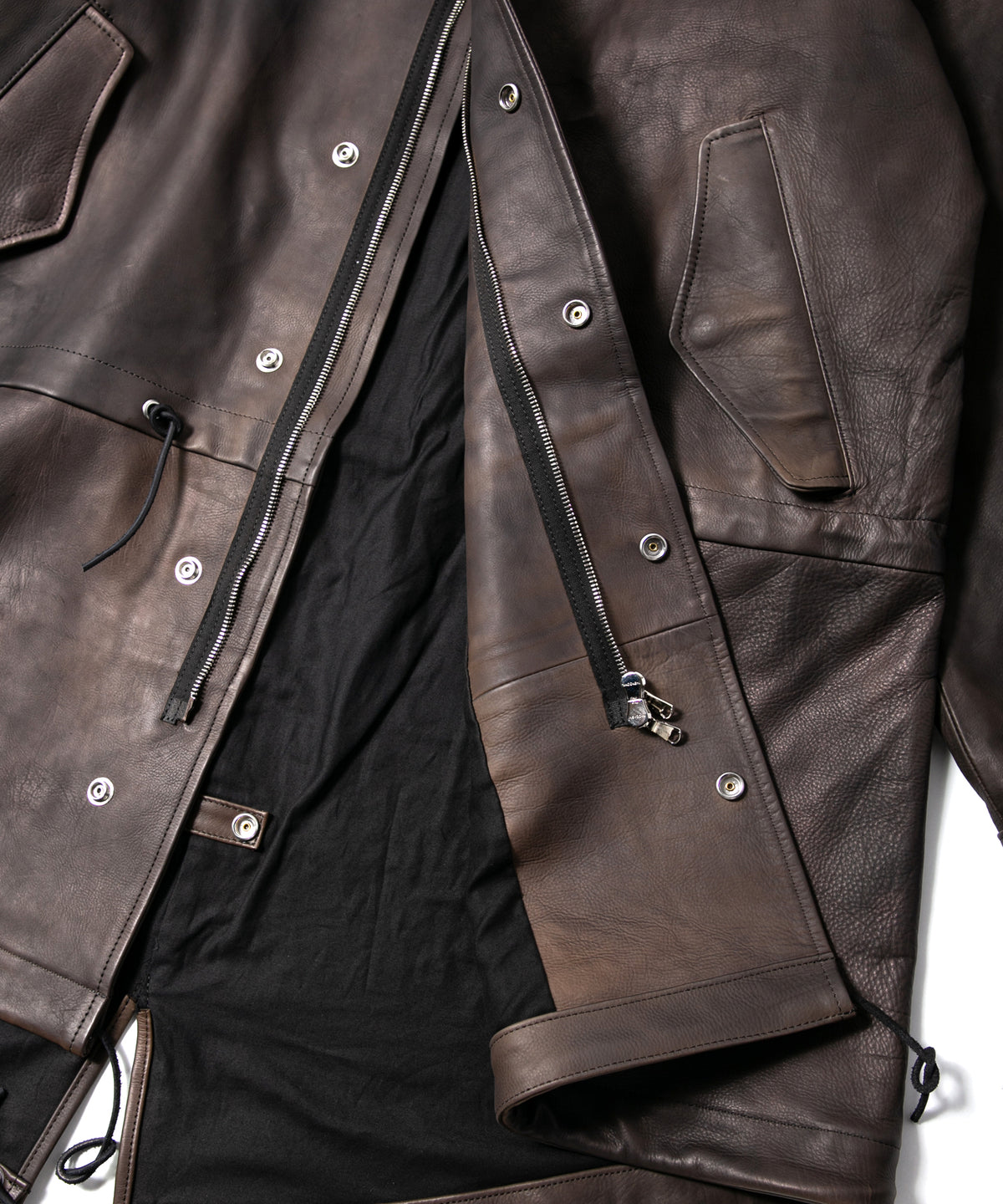 ハイブリッド タンニン鞣し カーフスキン 燃焼製品染め Burning Dyed  RUMBLE フィッシュテールコート - MILITARY BLACK