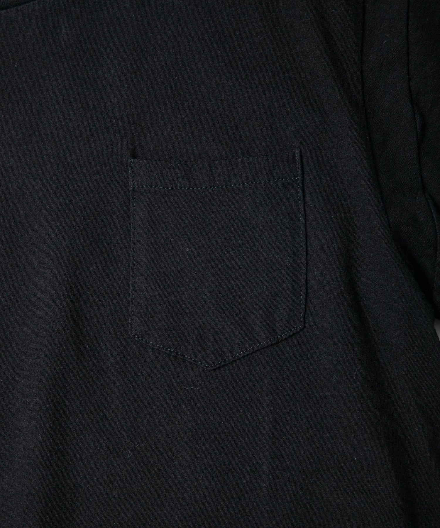 画像をギャラリービューアに読み込む, 30/-ナチュラルソフト天竺 胸ポケット クルーネック Tシャツ（ジャストフィット） - BLACK
