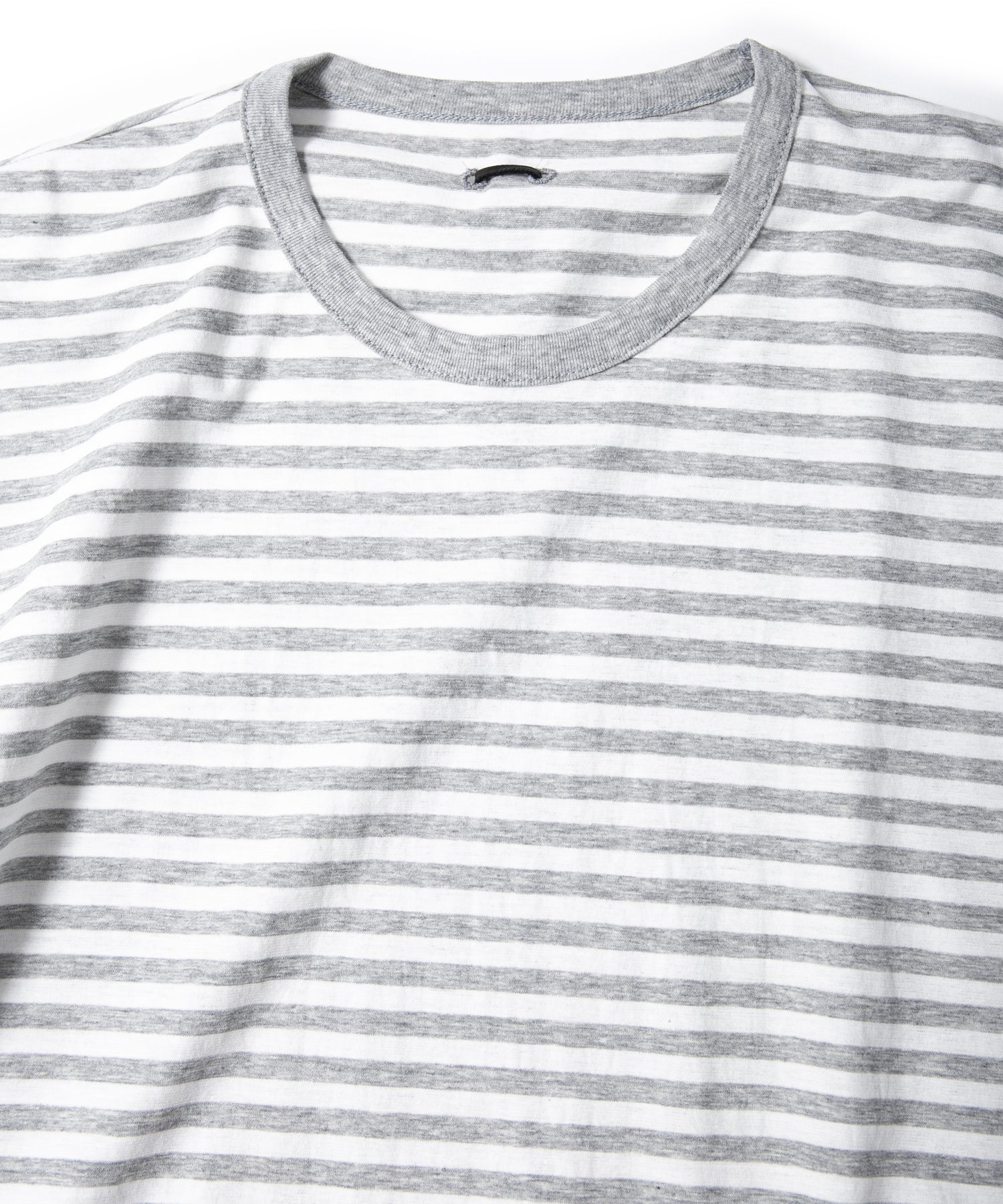 画像をギャラリービューアに読み込む, ボーダー強撚天竺 プリント クルーネック Tシャツ（ジャストフィット） - GRAY × WHITE