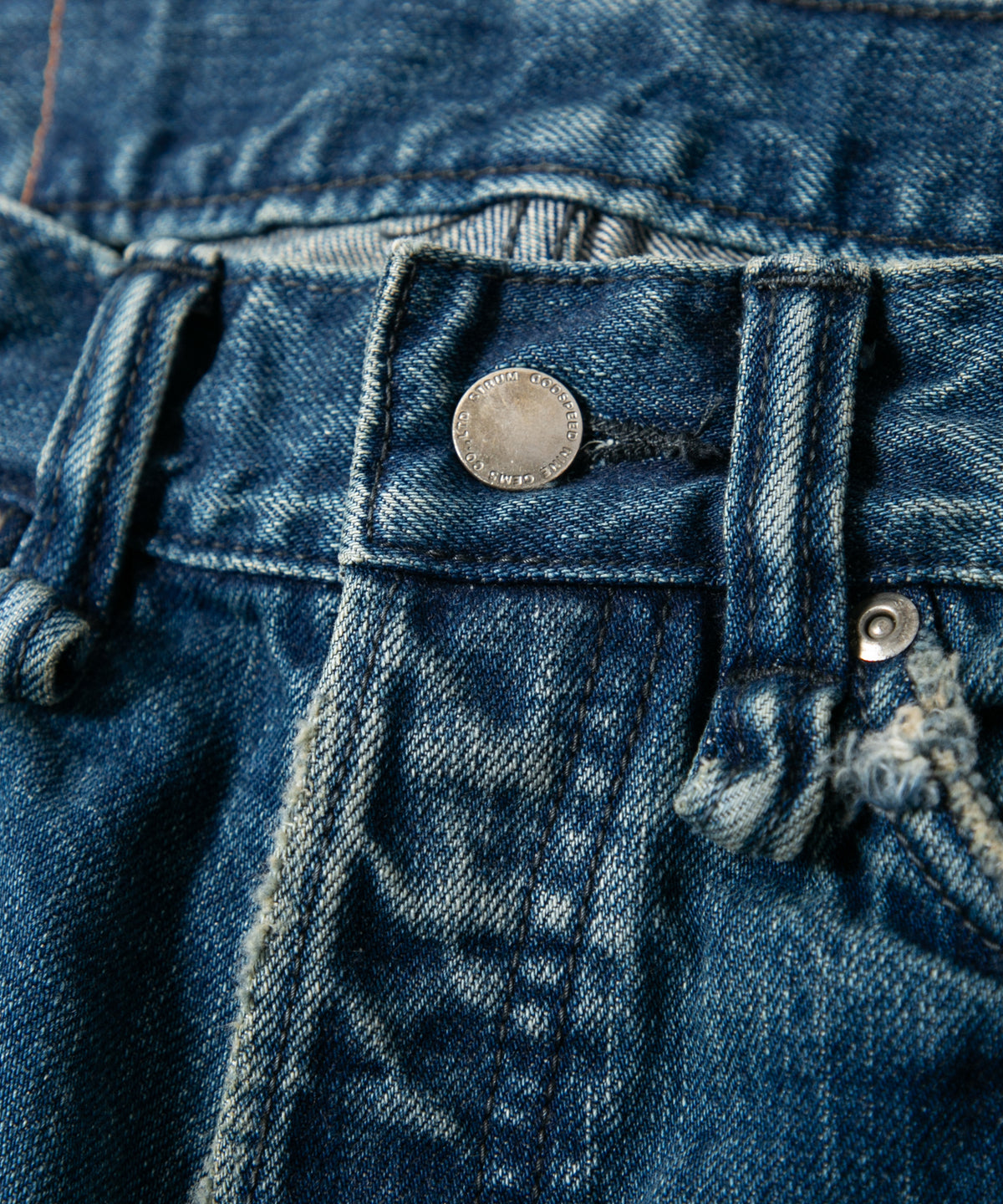 14oz ディープブルー ヘビーセルヴィッチ デニム 1977 レギュラーストレート クラッシュ & リペア + ユーズド加工 - INDIGO
