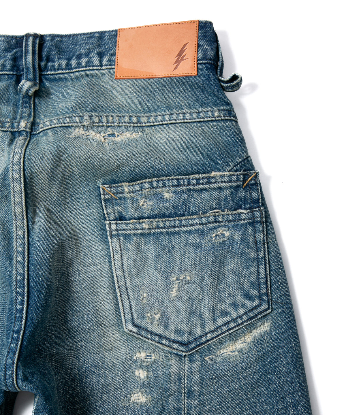 14oz ディープブルー ヘビーセルヴィッチ デニム 1977 レギュラーストレート クラッシュ & リペア + ユーズド加工 - INDIGO