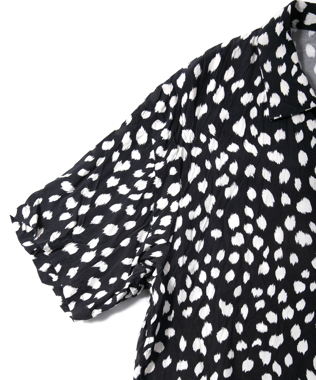 キュプラ レーヨン 豹柄プリントH/S 開襟シャツ  - BLACK