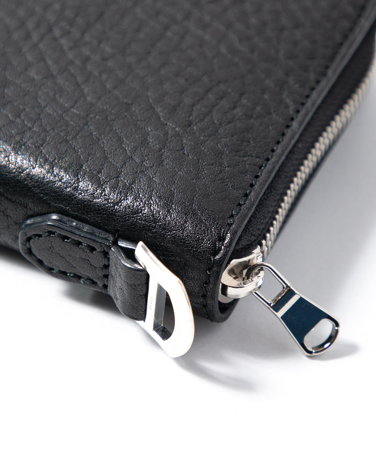 フルタンニン ピット鞣し シュリンク ステアハイド ラウンドウォレット - BLACK