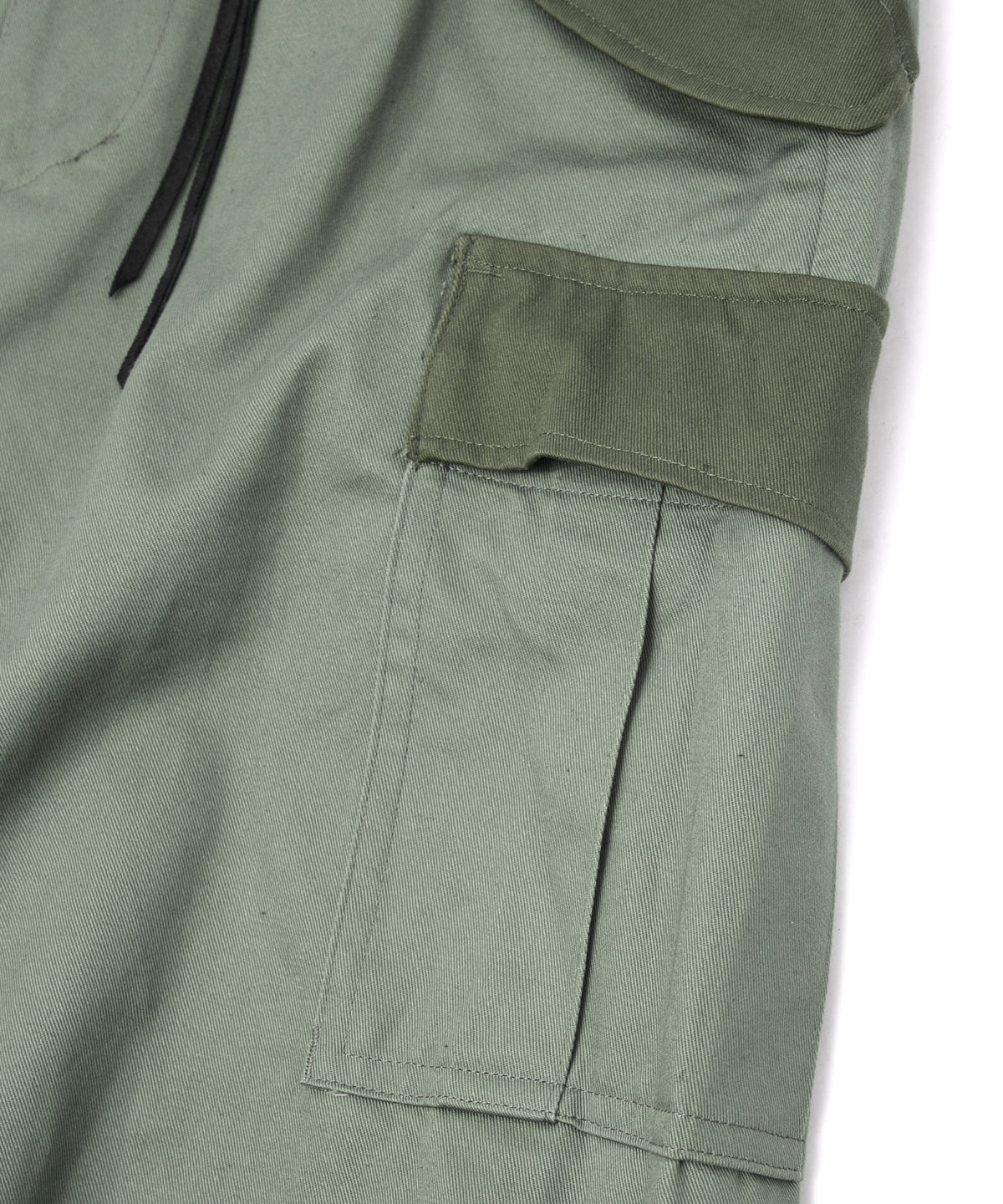 コットン ハイカウント チノクロス カーゴパンツ - OLIVE