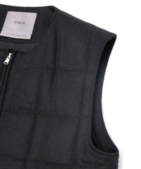 カシミア混 ストレッチ リサイクルウール ツイル 高機能中綿トラックベスト - BLACK