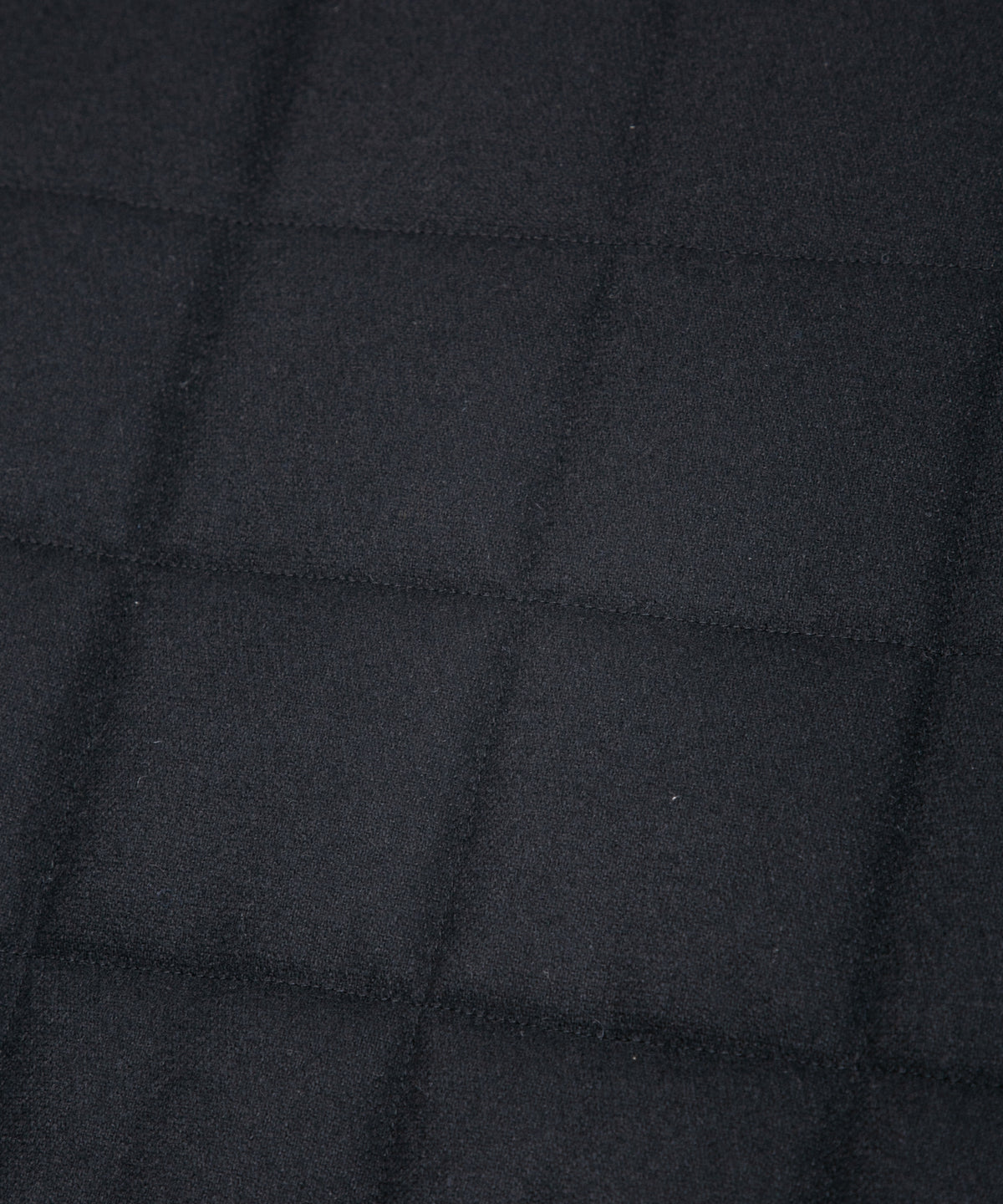 カシミア混 ストレッチ リサイクルウール ツイル 高機能中綿トラックベスト - BLACK