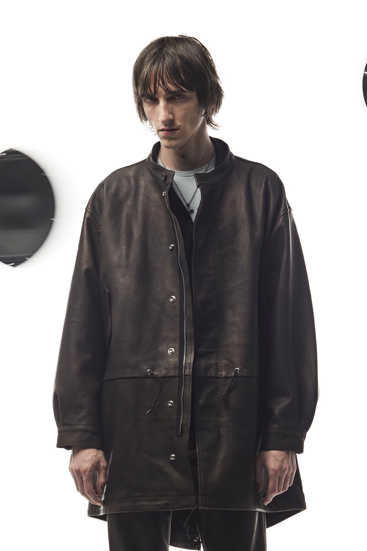 ハイブリッド タンニン鞣し カーフスキン 燃焼製品染め Burning Dyed  RUMBLE フィッシュテールコート - MILITARY BLACK