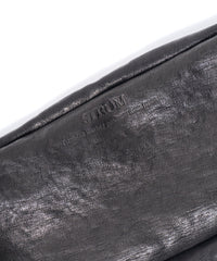 フルタンニン ピット鞣し シュリンク ホースハイド HIGH THROTTLE ボディーバッグ  - BLACK × SILVER
