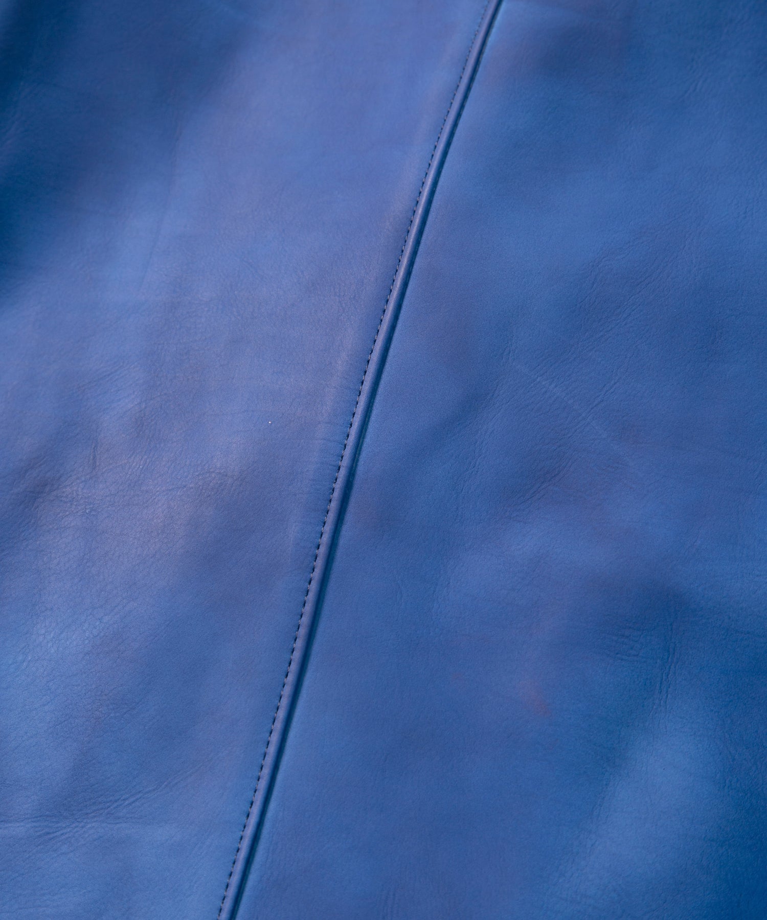 画像をギャラリービューアに読み込む, フルタンニン鞣し ジャパンカーフスキン Burning dyed - 製品燃焼染め RAVEN ダブルライダースジャケット - ROYAL BLUE