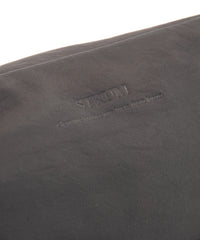 フルベジタブルタンニン鞣し ジャパン ベンズ Burning Dyed - 燃焼製品染め HIGH THROTTLE ボディーバッグ - GRAPHITE GRAY