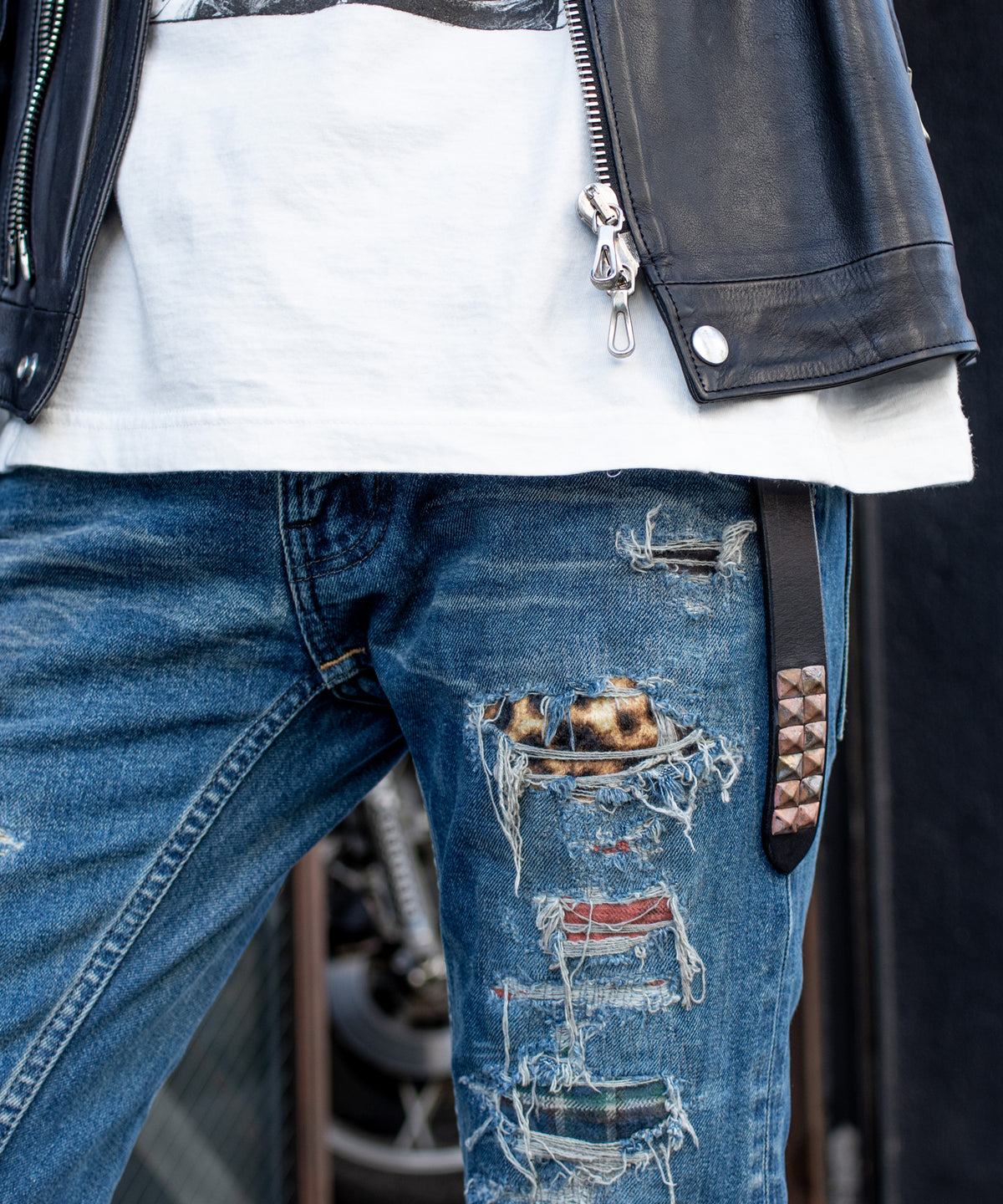 【数量限定】フルタンニンピット鞣し ステアハイド ベンズ カスタム12スクエアスタッズ ナローベルト - BLACK