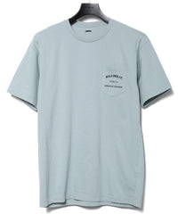 30/-ナチュラルソフト天竺 胸ポケット クルーネック プリントTシャツ（ジャストフィット） - GRAY GREEN