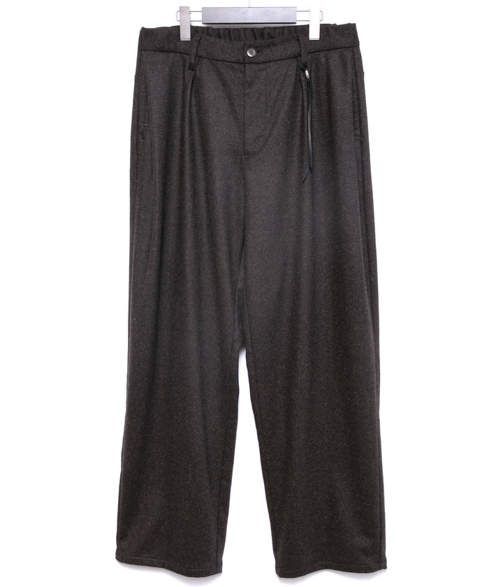 カシミア混 ストレッチ リサイクルウール ツイル バレル ワイド パンツ - BROWN