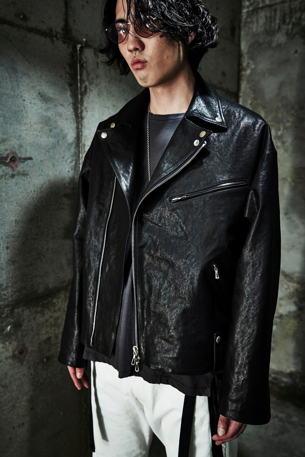 STRUM × P.E.O.T.W AG フルタンニン ピット鞣し シュリンク ホースハイド オーバーダブルライダースジャケット - BLACK