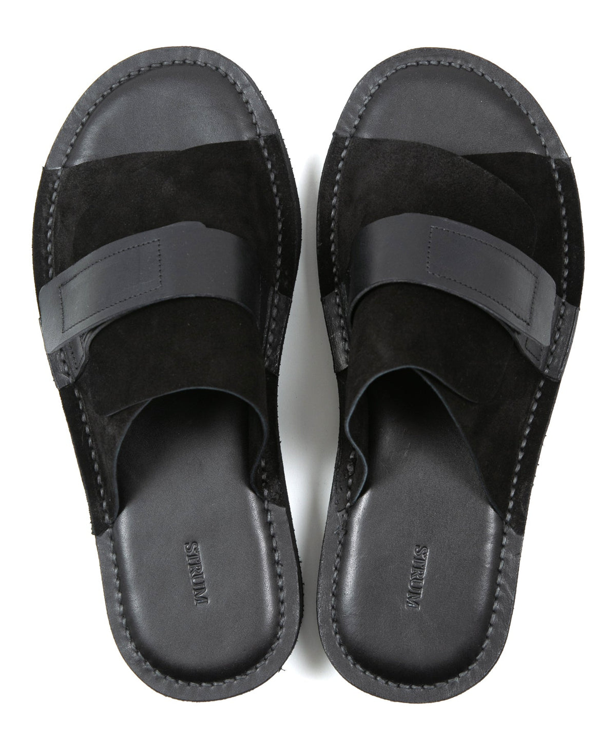 シルキーベロア & テンペスティ エルバマット オイルバケッタレザー サンダル - BLACK