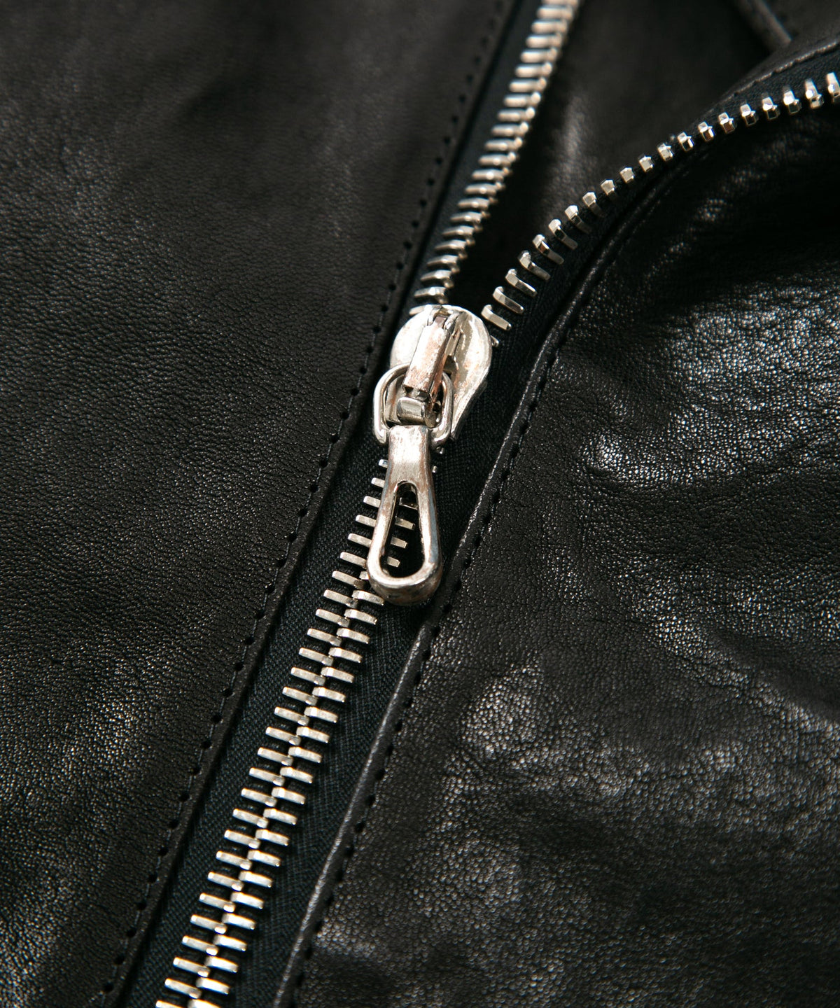 STRUM × P.E.O.T.W AG フルタンニン ピット鞣し シュリンク ホースハイド オーバーダブルライダースジャケット - BLACK