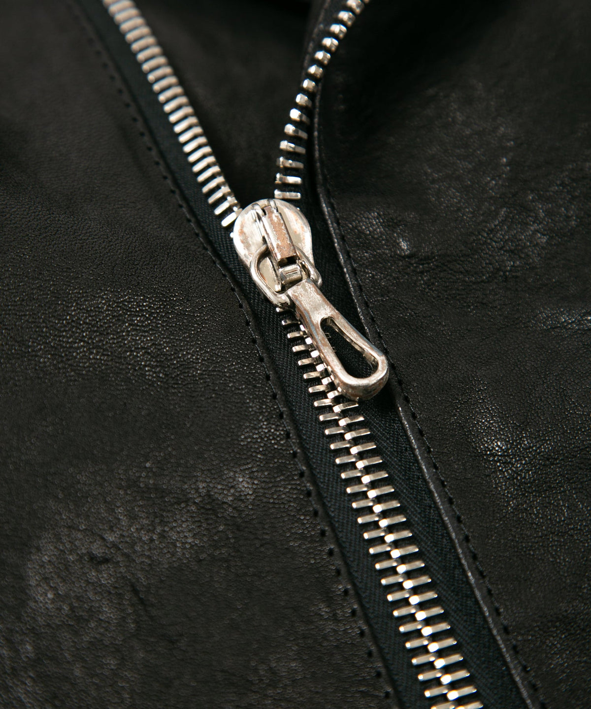 STRUM × P.E.O.T.W AG フルタンニン ピット鞣し シュリンク ホースハイド オーバーダブルライダースジャケット - BLACK