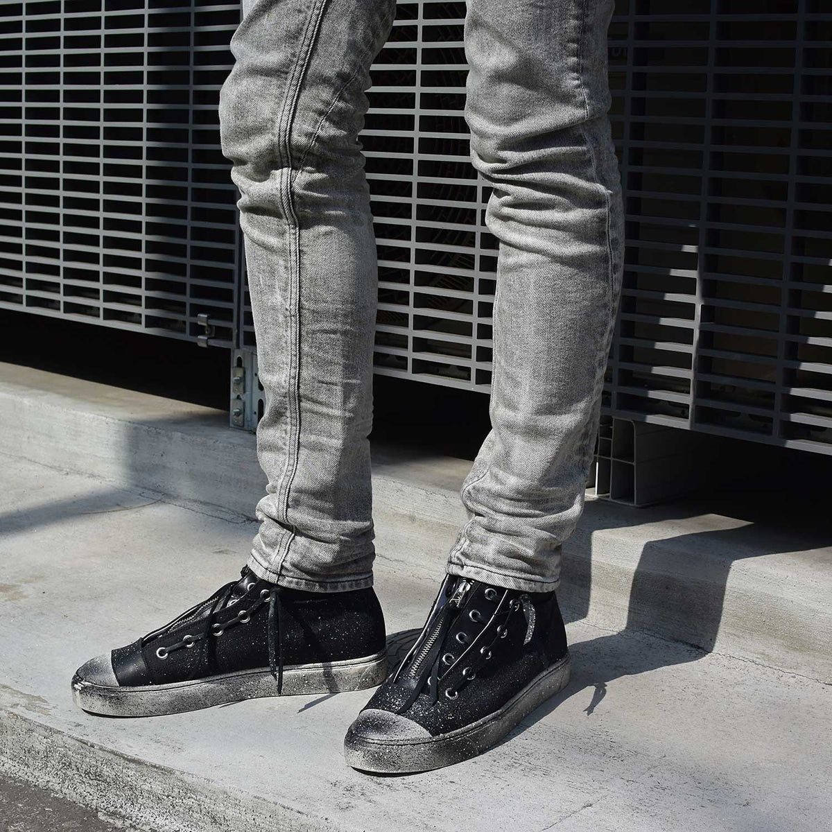 レザージップタン スニーカー BLACK REVOLT 2 / BLACK