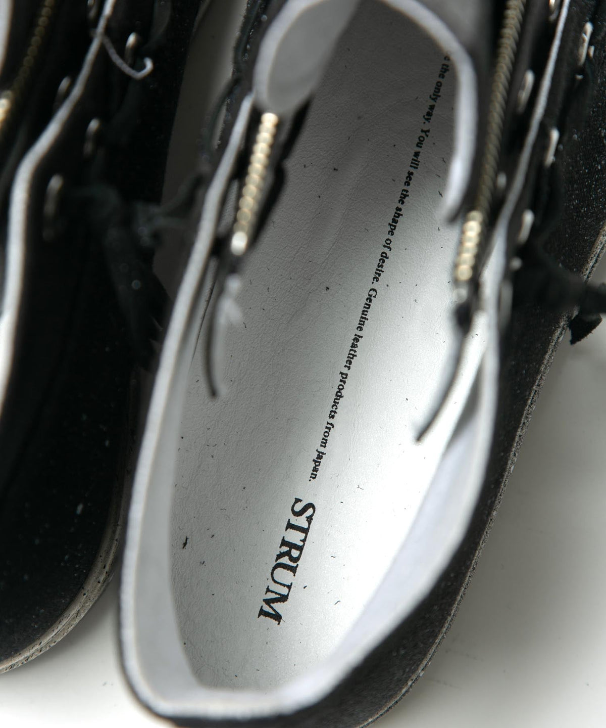 レザージップタン スニーカー BLACK REVOLT 2 / BLACK