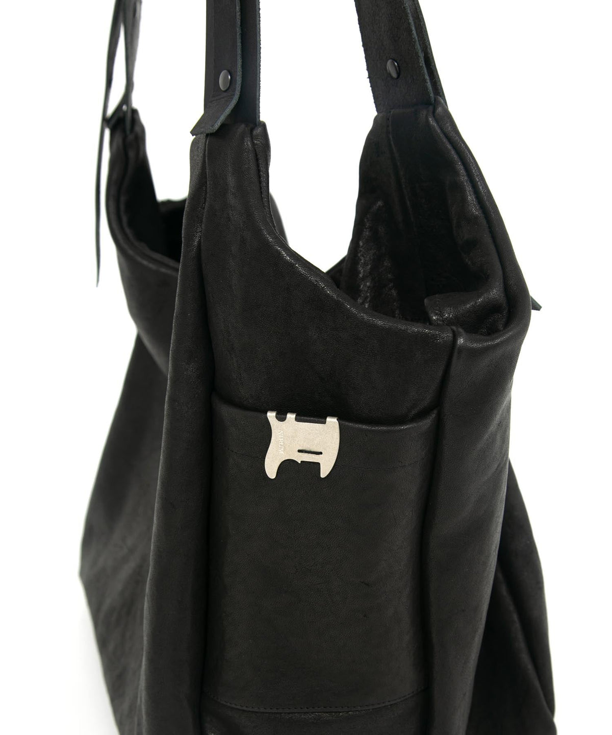 STRUM × T.A.S フルタンニン ピット鞣し シュリンク ホースハイド ショルダーバッグ  - BLACK