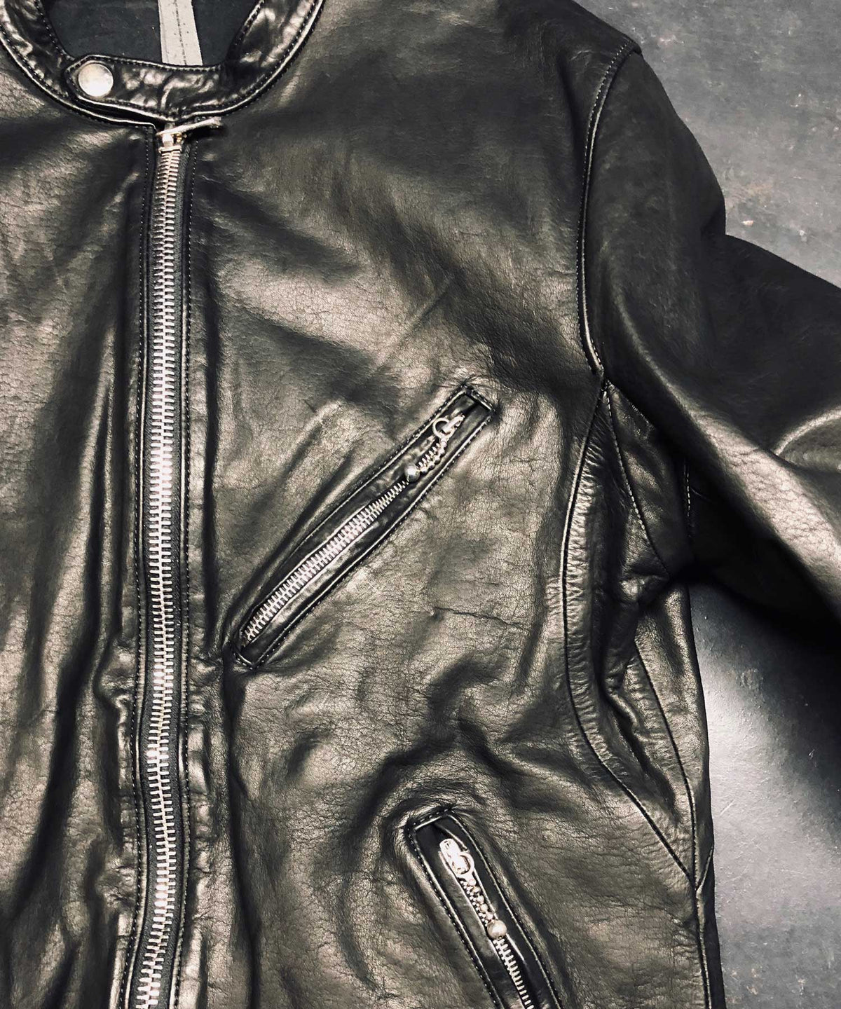 地生フルタンニンステア 製品染め シングルライダースジャケット - ブラック